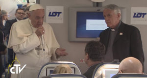 Papa Francesco in aereo difende l'Islam dalla violenza