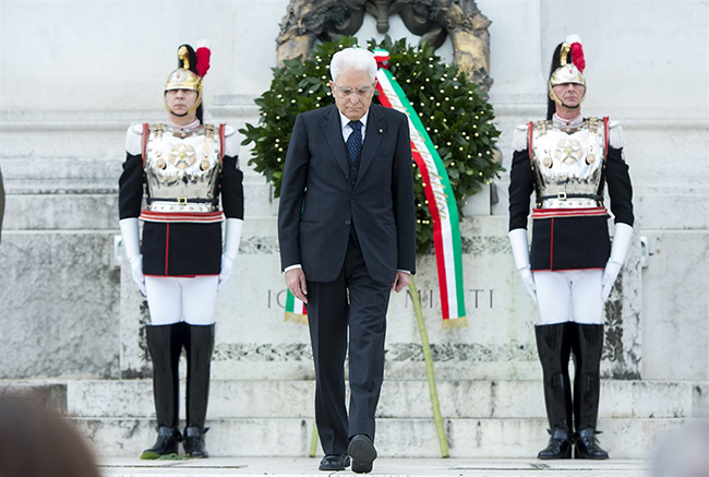 Il Presidente Mattarella all'Altare della Patria