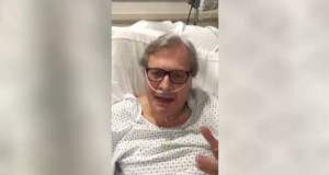 Vittorio Sgarbi parla dal letto dell'ospedale