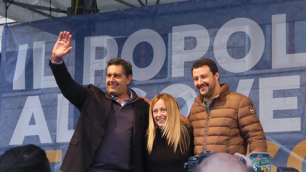 Giovanni Toti, Giorgia Meloni e Matteo Salvini in piazza a Roma