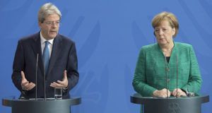 Paolo Gentiloni e Angela Merkel in conferenza stampa a Berlino