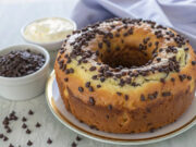 Ciambellone con gocce di cioccolato: la ricetta per un dolce perfetto Ricetta ciambellone con gocce di cioccolato