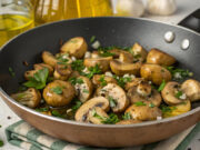 Funghi saltati in padella con aglio e prezzemolo: un trionfo di sapori Funghi aglio e prezzemolo