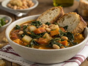 La zuppa che scalda il cuore: ribollita toscana con pane raffermo e cavolo nero Cucina toscana