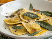 Un primo sfizioso: tortelli di zucca con burro e salvia croccante Primi piatti