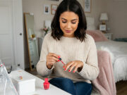 Il segreto per unghie perfette senza andare dall’estetista: ecco come fare Manicure fai da te