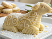 Agnello pasquale di pasta di mandorle: un dolce scenografico e delizioso, simbolo di rinascita