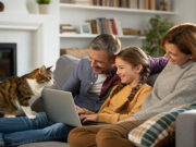 Il gatto e la sua famiglia umana: come affrontare i cambiamenti e le sfide della vita insieme
