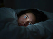 Intelligenza artificiale: così l’uso intensivo ruba il sonno e genera dipendenza