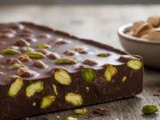 Cioccolato al pistacchio: la ricetta economica per fare a casa il dolce del momento