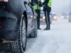 Posto di blocco in inverno: il dettaglio sulle gomme che ti costa quasi 400 euro Analisi delle norme italiane sull'obbligo di pneumatici invernali o catene a bordo