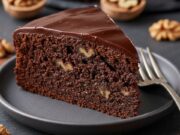 Torta noci e cioccolato: il segreto per una consistenza così umida che non avrai bisogno del latte Ricetta torta noci e cioccolato