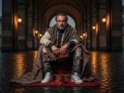 La truffa del clochard chic: a Torino la povertà è diventata una performance artistica Clochard chic