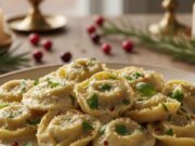 Pranzo di Santo Stefano last minute: trasformare i tortellini in brodo in un primo piatto ricco Tortellini in un primo piatto ricco e cremoso, serviti su un piatto rustico per il pranzo di Santo Stefano.