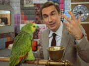 Portobello di Marco Bellocchio: trailer e data della nuova serie tv Fabrizio Gifuni nei panni di Enzo Tortora con il pappagallo nello studio della serie TV Portobello