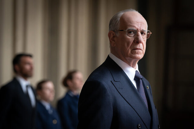 Toni servilo in una scena del film La Grazia, di Paolo Sorrentino