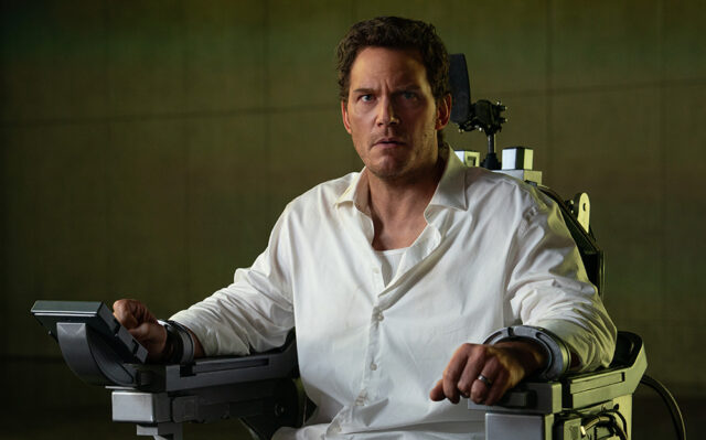 Chris Pratt nei panni del detective Chris Raven nel film Mercy - Sotto accusa di Timur Bekmambetov.