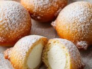 Castagnole alla ricotta ripiene: pronte in 15 minuti e senza lievitazione Castagnole alla ricotta ripiene, fritte, cosparse di zucchero a velo, perfette come dolce di Carnevale.