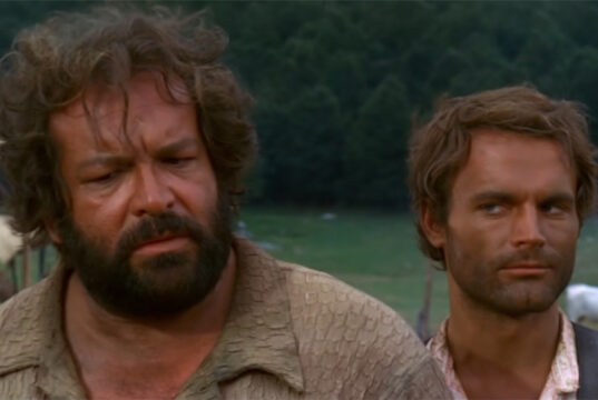 I segreti nei film di Bud Spencer e Terence Hill: dai suoni dei cazzotti agli errori di scena Bud Spencer e Terence Hill in primo piano: i dettagli nascosti e gli errori di scena visibili nelle versioni HD dei loro film.