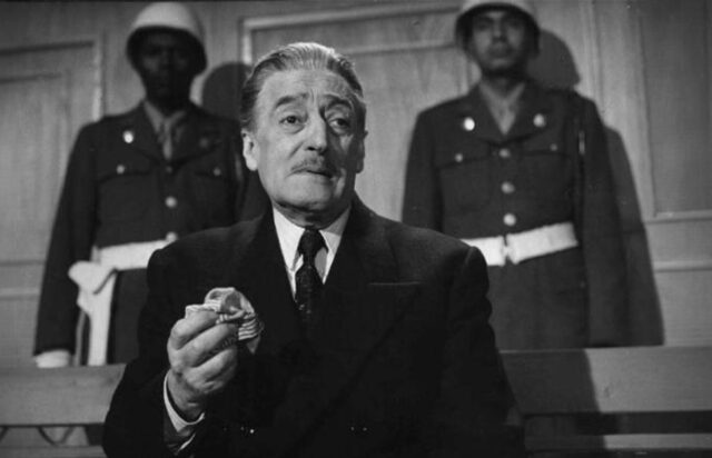 Il Principe Antonio de Curtis in uno scatto del 1963: l'espressione intensa di Totò negli anni segnati dalla cecità.