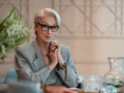 Il diavolo veste Prada 2: il segreto della parrucca sfoltita e la brutalità del set Un primo piano intenso di Meryl Streep nei panni di Miranda Priestly nel sequel "Il Diavolo Veste Prada 2".