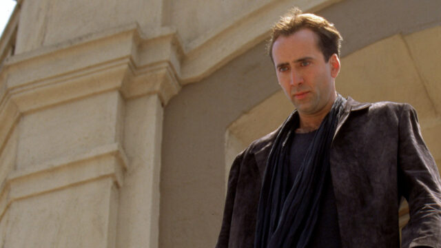 Nicolas Cage nel ruolo dell'angelo Seth nel film City of Angels 1998, scena in cui non sbatte le palpebre