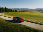 Ferrari Purosangue Handling Speciale: più sportiva, ma si perde qualcosa? Ferrari Purosangue Handling Speciale 2026 in Toscana, vista dall'alto