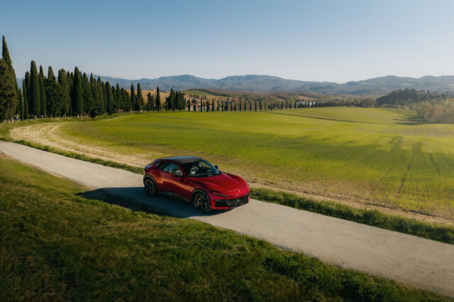 Ferrari Purosangue Handling Speciale 2026 in Toscana, vista dall'alto