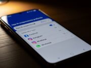 Samsung si scarica dopo l’aggiornamento: la colpa è delle app Meta in background Samsung Galaxy con schermata App in sospensione profonda e le app Meta Facebook Instagram WhatsApp in lista