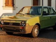 La Fiat Ritmo era già moderna nel 1978: il dettaglio di fabbrica che gli italiani non ricordano Fiat Ritmo prima serie anni '70 parcheggiata su strada italiana con luce calda al tramonto