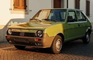 La Fiat Ritmo era già moderna nel 1978: il dettaglio di fabbrica che gli italiani non ricordano Fiat Ritmo prima serie anni '70 parcheggiata su strada italiana con luce calda al tramonto