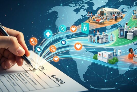 Una scelta di civiltà: il potere dei cittadini nel sostenere le grandi emergenze globali Mano che firma per il 5x1000, generando aiuti medici e umanitari nel mondo.