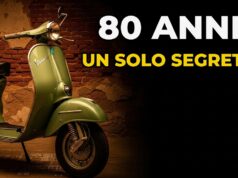 La Vespa compie 80 anni: la storia dell’ingegnere che odiava le moto e creò un mito Vespa verde d'epoca su sfondo mattoni con la scritta 80 anni un solo segreto - storia della Vespa