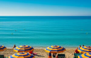 Ferragosto, perché c’è ancora chi non fa il bagno il 15 agosto: la leggenda e l’origine pagana della festa Spiaggia italiana a Ferragosto con ombrelloni colorati e mare calmo senza bagnanti in acqua