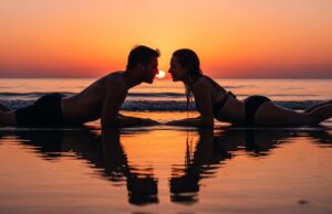 Perché in vacanza ci si innamora più facilmente (e come capire se è reciproco) Coppia sdraiata sulla spiaggia al tramonto, sguardi speculari che comunicano un'attrazione reciproca durante le vacanze estive